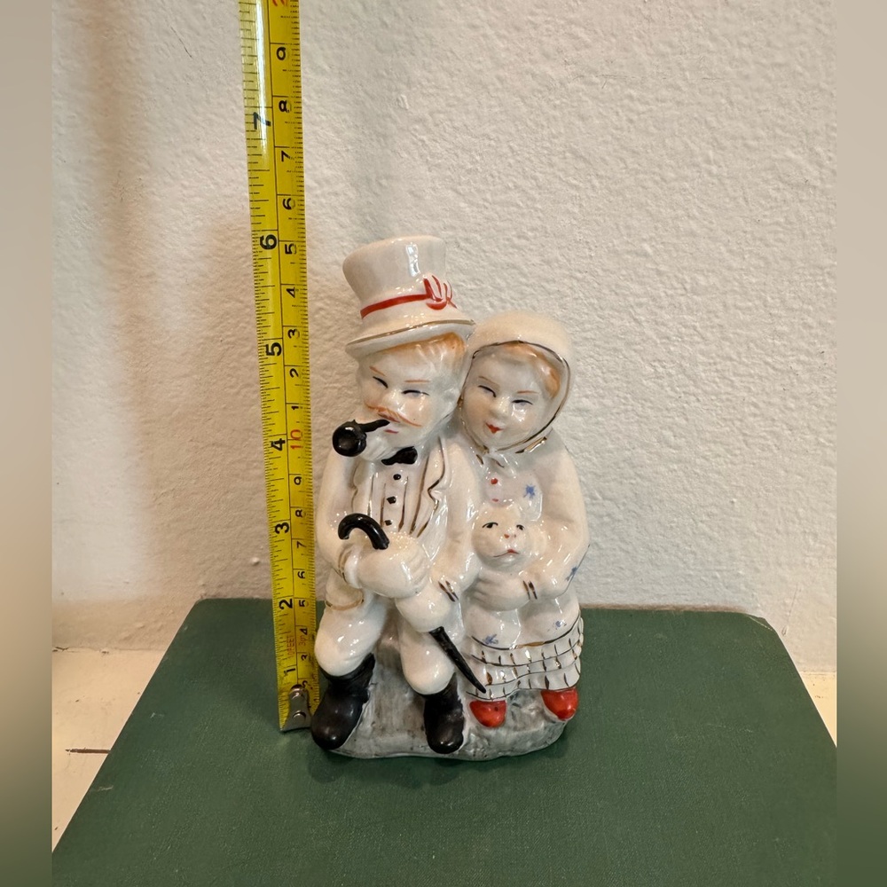 Vintage Porcelian Couple with Cat Figurine - Picture 10 of 12